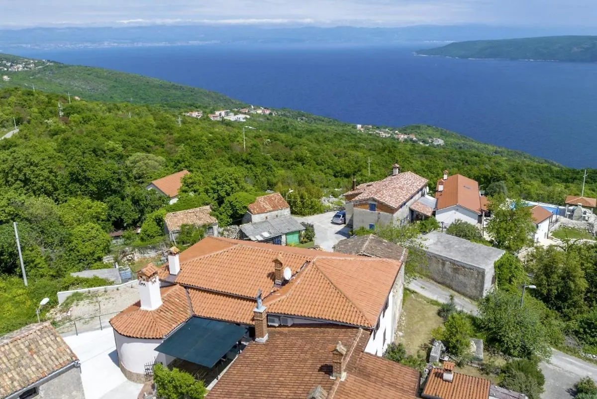 Ferienhaus Villa Marina Plomin In Plomin - Haus Fuer 6 Personen